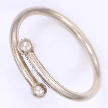 Armring 65x60mm bredd 6mm slitage ostämplat silver Vikt: 42,1 g