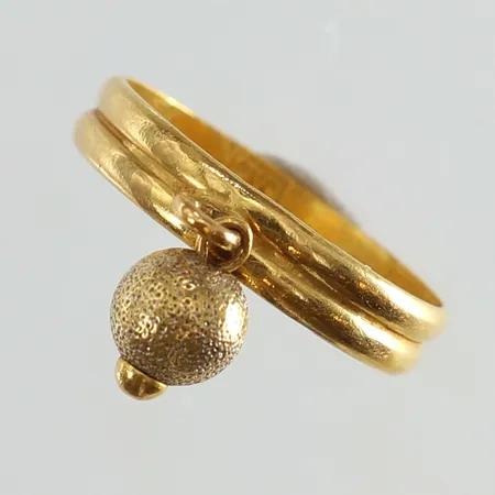 Ring med kula stl:17 bredd 3,8mm 22K.  Vikt: 3,1 g