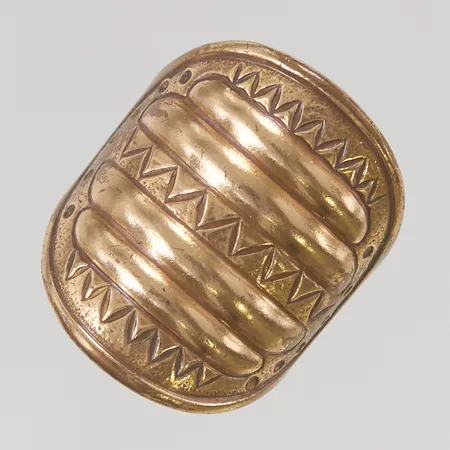 Ring Kalevala stl:19 bredd 27mm, brons.