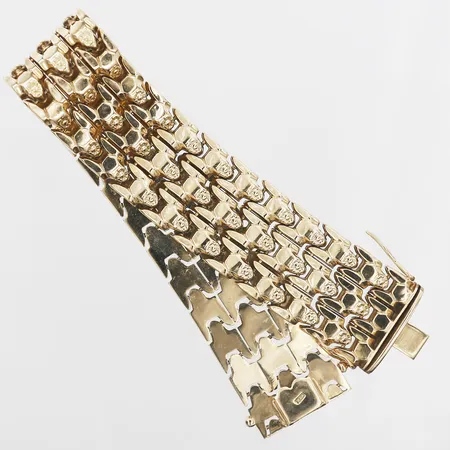 Armband med blomsterdekor längd 19 cm, bredd 21mm, 14K. Vikt: 34,6 g