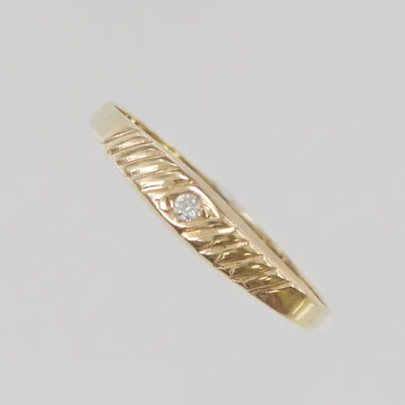 Ring skev 14K 0,8g.
