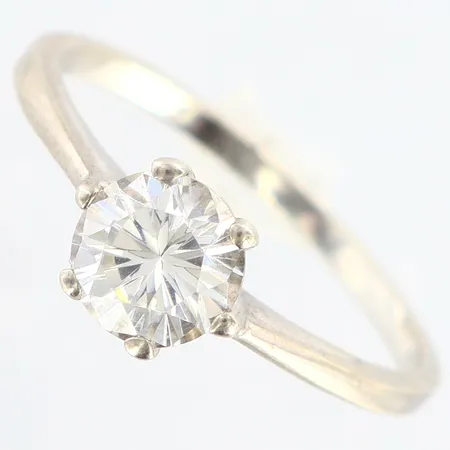 Ring med vit sten stl:20, bredd: 1,5mm, 925/1000 silver Vikt: 2,8 g