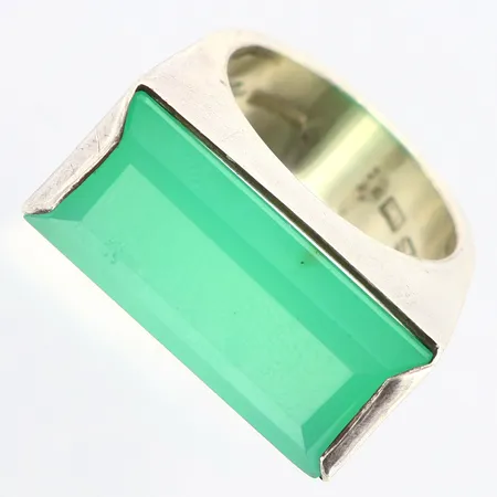 Ring med sten stl:17, bredd: 6,5-11mm, 925/1000 silver Vikt: 12,2 g