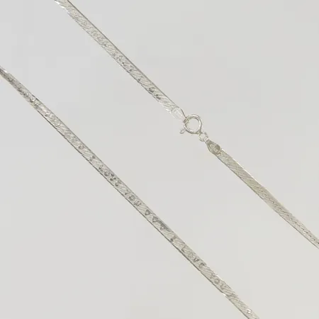 Kedja 42cm, ojämnheter i länken, 925/1000 Silver 5,5g.