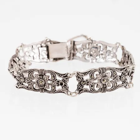 Armband med markasiter längd 18cm, bredd 12mm, säkerhetskedja, flera stenar saknas, silver 830/1000 18,3g.