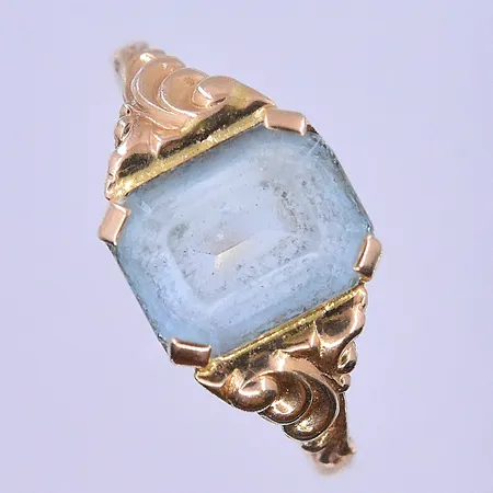 Ring med blå sten stl:17, 18K. Vikt: 1,8 g