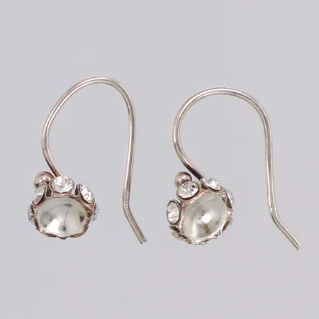 Örhängen med vita stenar längd 16mm, 925/1000 silver Vikt: 0,6 g