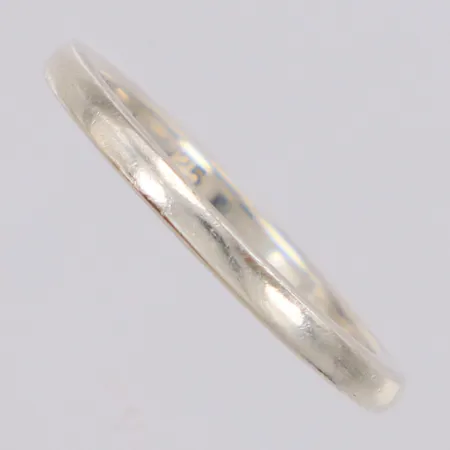 Ring stl:17, bredd 2mm, 925/1000 silver Vikt: 2 g