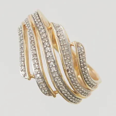 Ring med små diamanter ca stl:18¼ bredd 14mm 18K 5,8g.