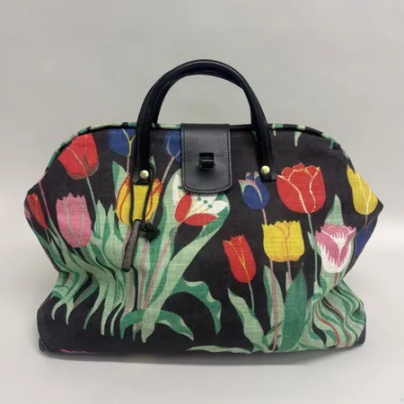 Väska Tulpan Svenskt Tenn, Josef Frank, lin, rött foder, höjd 32cm, bredd 50cm Skickas med postpaket.
