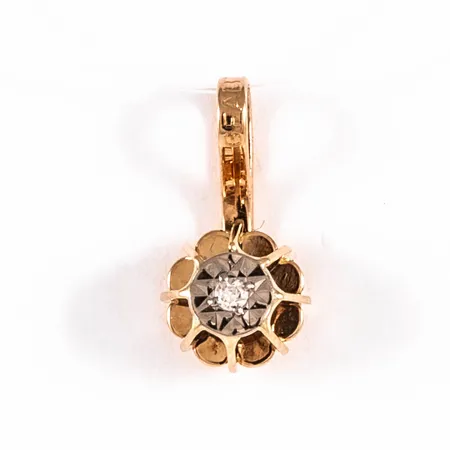 Hänge i 18K guld med en diamant ca 0,01ct. Längd 11 mm inkl. fast ögla. Vikt 0,5g Vikt: 0,5 g