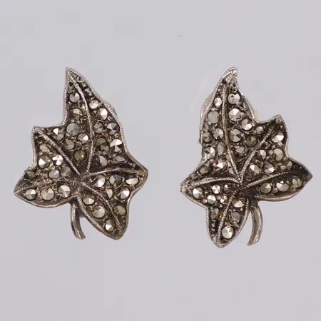 Örhängen med markasiter 20x15mm, skruvlås, 830/1000 silver Vikt: 4,2 g