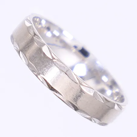 Ring med diamant totalt 1xca 0,01ct stl:16¾ bredd 4mm vitguld, gravyr 18K Vikt: 3,4 g