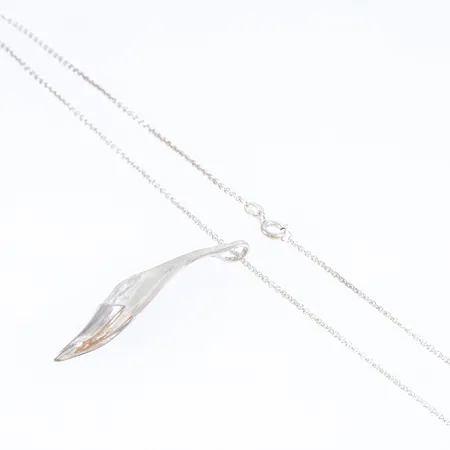 Hänge med kedja längd 45cm bredd 1,5mm, hängets bredd 12,5mm längd 50mm, silver 925/1000 6,5g.  