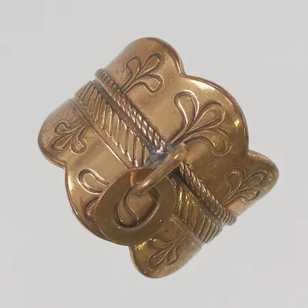 Ring Kalevala stl:17¼ bredd 19mm, brons.