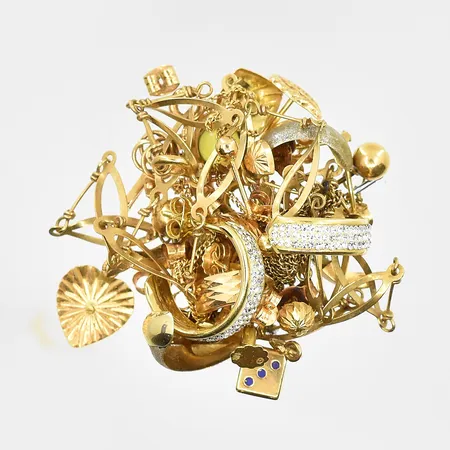 Diverse defekt guld med stenar, 18K. Vikt: 17,6 g
