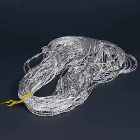 51 likadana oanvända halvstela s-länkar i silver. Längd 40 cm bredd 2 mm. Totalt 280,7g 925/1000.
