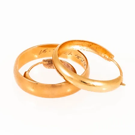 Diverse defekt / graverat guld 18K 2,7g Vikt: 2,7 g