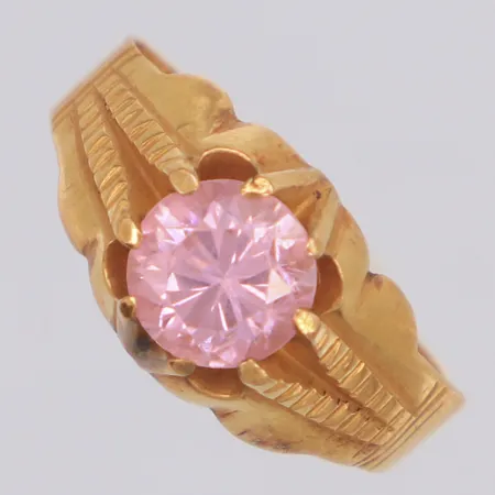 Ring med Rosa sten stl:18½, bredd 10mm, 18K Vikt: 3,4 g