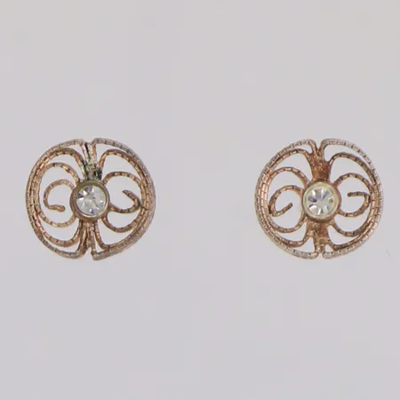 Ett par örhängen med vita stenar, filigranarbete Ø 8,7mm, 835/1000 silver Vikt: 0,9 g
