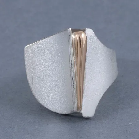 Ring Lapponia med inlägg i 14K guld stl:17¼ bredd 4,7-23,5mm, stämplad M8 (1989) LAPPONIA, fint skick, silver 925/1000 12,1g.  