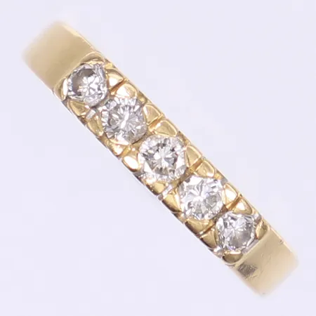 Ring med diamanter 5x ca 0,06ct stl:18½, bredd 2-4mm, gravyr, smärre slitage, 18K Vikt: 4,6 g