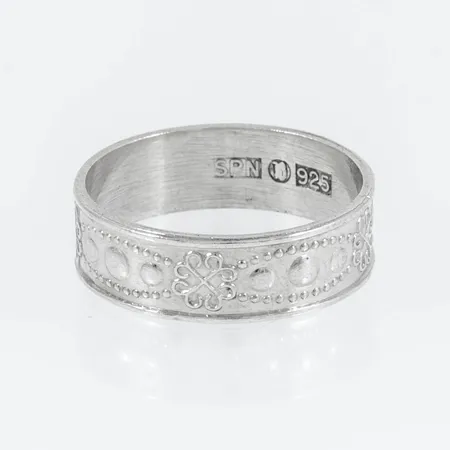 Norrbottensring smal modell stl:17¼ bredd 5,7mm, silver 925/1000 2,1g. 