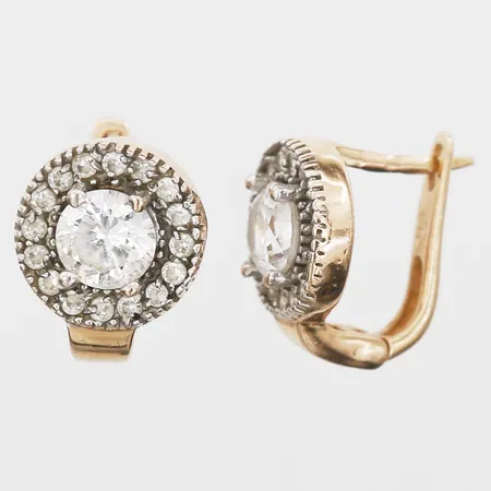 Örhängen med vita stenar, längd 15mm, bredd 12mm, 14K. Vikt: 5,4 g