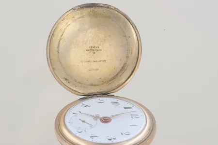 Fickur Geneva Watch Case 179.109 diam 51 mm, går inte att stänga helt locket fungerar vid enklare test, vi Lämnar ingen garanti 