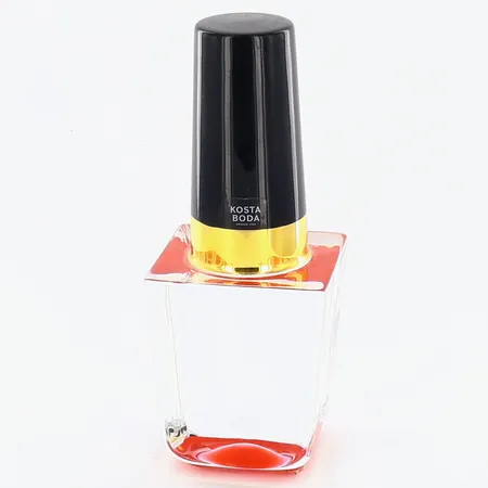 Konstglas Make Up Åsa Jungnelius för Kosta Boda, nagellack i rött, höjd ca 12cm, etikettmärkt, med kartong,  Skickas med paket.