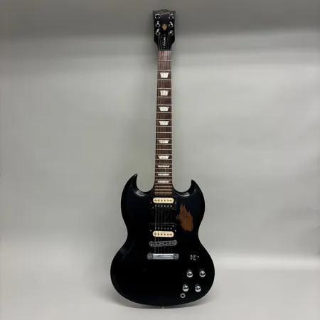 Elgitarr Gibson SG Future USA serienr:135621452, USA år 2013, double cutaway, bruksslitage, mjukt fodral Skickas med postpaket.