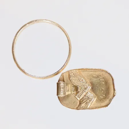 Diverse guld, buckligt, gravyr, 18K Vikt: 4,2 g