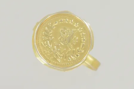 Ring stl 19 bredd 15 mm, ojämn på myntet 14K Vikt: 0,9 g