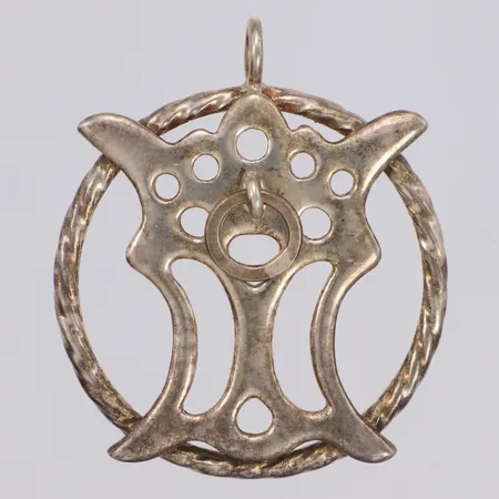 Hänge med genombruten dekor Ø ca 40mm, 925/1000 silver Vikt: 12,4 g
