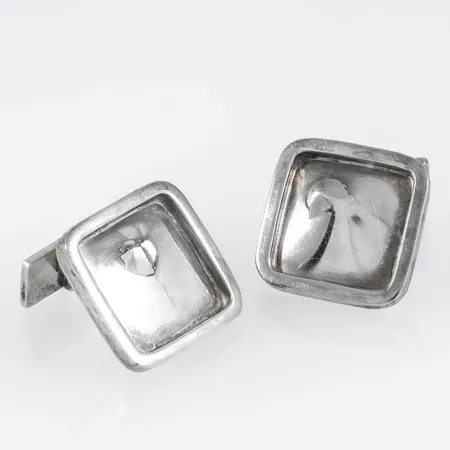 Manschettknappar 24,5x24,5mm signerad Karlsson R, stämplad C10 (1977), RKS (Rolf Karlsson Silversmed, Grillby), S, kattfot, silver 925/1000 28,3g.