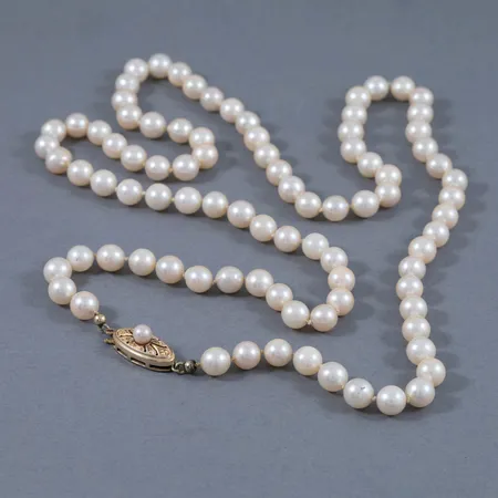 Pärlcollier 89st odlade saltvattenpärlor Ø6,5mm, längd 70cm, guldlås med odlad pärla Ø4,5mm 18K. Vikt: 0 g