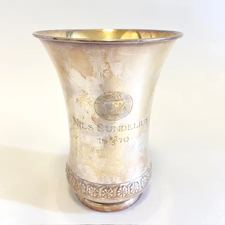Bägare höjd 14cm gravyr Silver 830/1000. Vikt: 225,6 g
