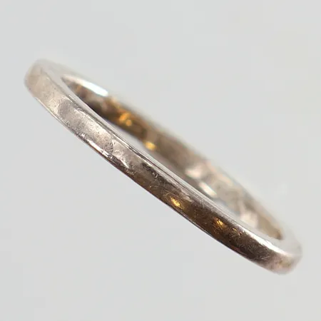 Ring stl:16¾ bredd 1,8mm Silver 925/1000.  Vikt: 2 g