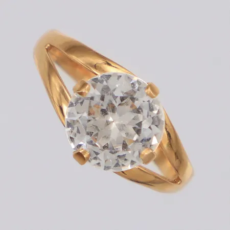 Ring med vit sten stl.16½, bredd 9mm, 18K Vikt: 1,7 g