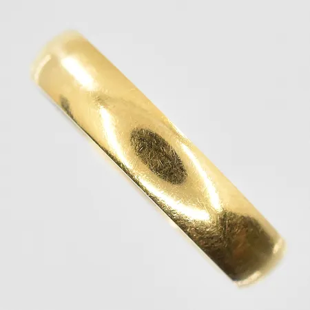 Ring stl 18¼, bredd 4 mm, 18K. Vikt: 4,5 g