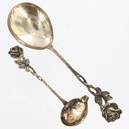 1 Miniatyr såslev & 1 Kompottsked, längd: 11-16,2cm, 830/1000 silver Vikt: 43,2 g