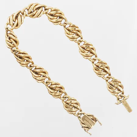 Armband med mönsterdekor längd 19,5cm, bredd 10mm, ihålig, gravyr på lås, Gustaf Dahlgren & co, Malmö år 1948, 18K. Vikt: 14,4 g