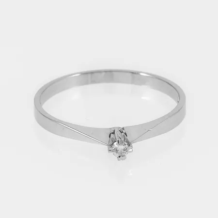 Ring Spectra med en briljantslipad diamant 0,05ct stl:19 bredd 1,8-3,3mm, vitguld 18K 2,1g.  