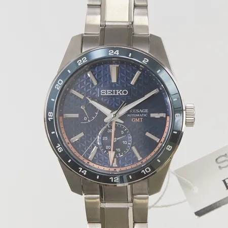 Herrur Seiko Presage Sharp Edged GMT 140 Anniversary, stål, automatisk, blå urtavla, refnr:SPB217J1, serienr:111472, box, ytterkartong, manual, garantihäfte, garantibevis 2023, nyskick.