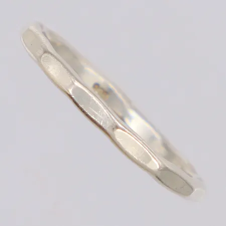 Ring stl:17¾, bredd 1,5mm, 925/1000 silver Vikt: 1,5 g