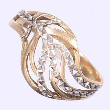 Ring genombruten dekor stl:19 bredd 3-15mm tvåfrägad 14K Vikt: 2,6 g