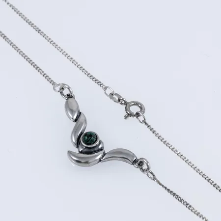 Collier pansarkedja 42cm med integrerat hänge grön/svart sten, hängets bredd 35mm längd 14,5mm, silver 925/1000 4,4g.  