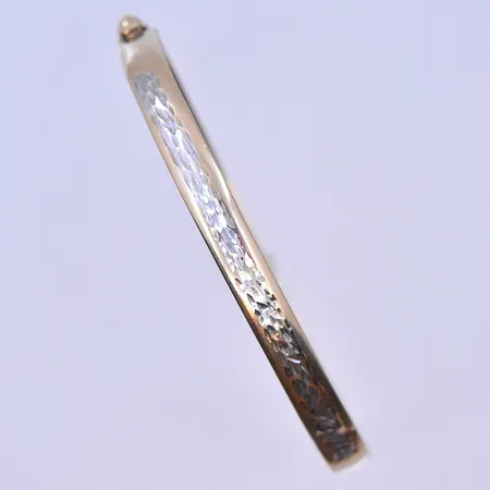Armring Ø58 mm, bredd 6 mm klämskada 14K. Vikt: 3,2 g