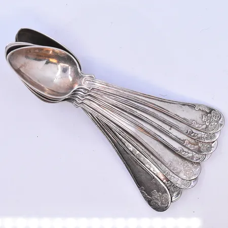 9 skedar modell gammel fransk längd 13,5 cm, graverad silver 830/1000. Vikt: 140,3 g