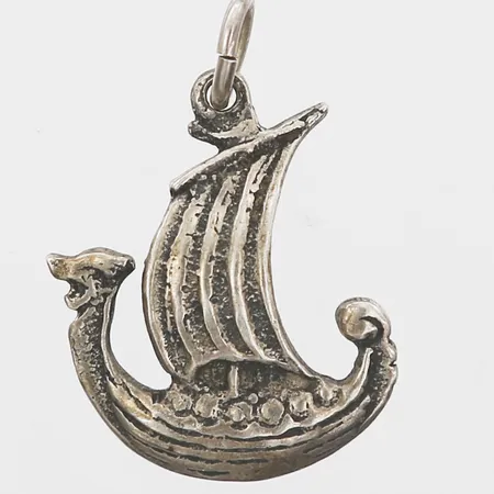Hänge vikingaskepp längd 1,5cm, höjd 2cm, 835/1000 Silver. Vikt: 1,6 g